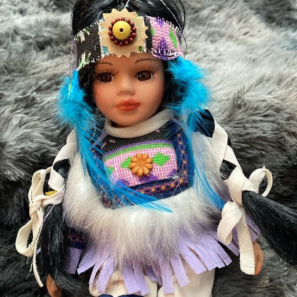 Collectible Kinnex Porcelain Doll - Picture 8 of 16